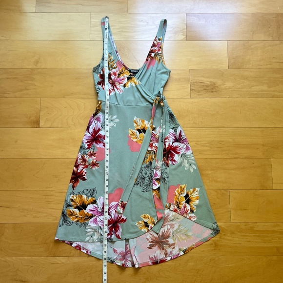 Express ~ Tropical Sage Green Wrap Dress ~ Size XS - Picture 5 of 9